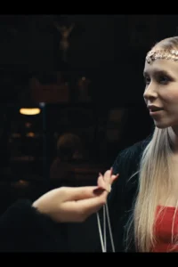 Returning the necklace to the seller