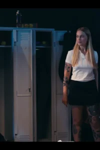 The coach Sata Jones arrives